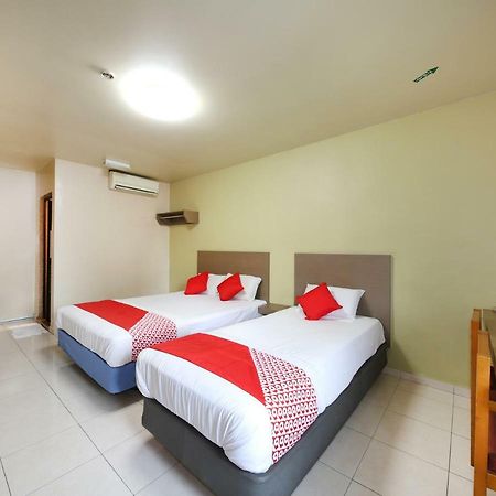 Oyo 434 Marbella Hotel Джохор-Бару Экстерьер фото