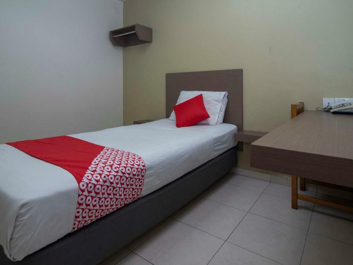 Oyo 434 Marbella Hotel Джохор-Бару Экстерьер фото